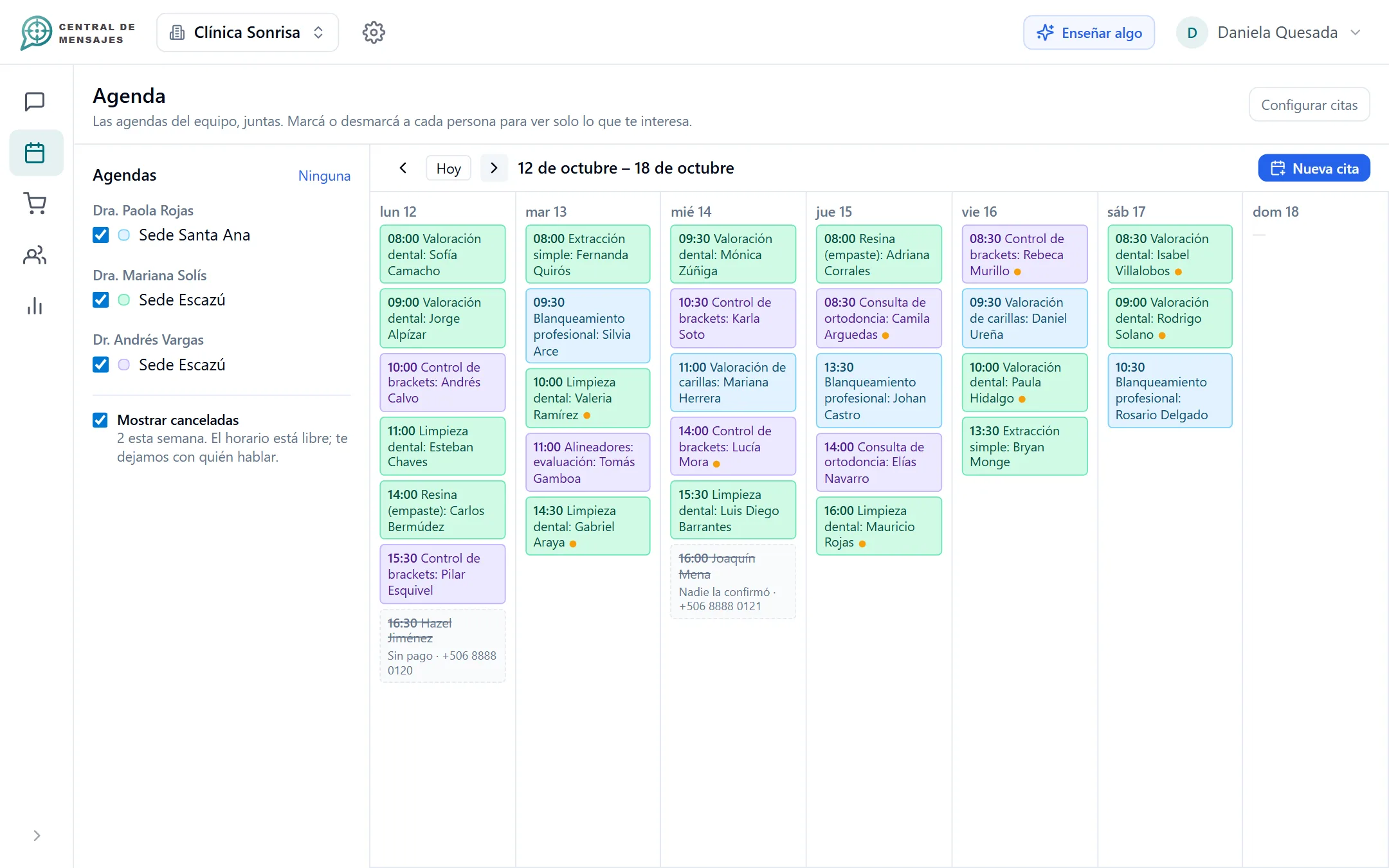 Calendario de citas de Central de Mensajes y una conversación donde el asistente reserva un horario