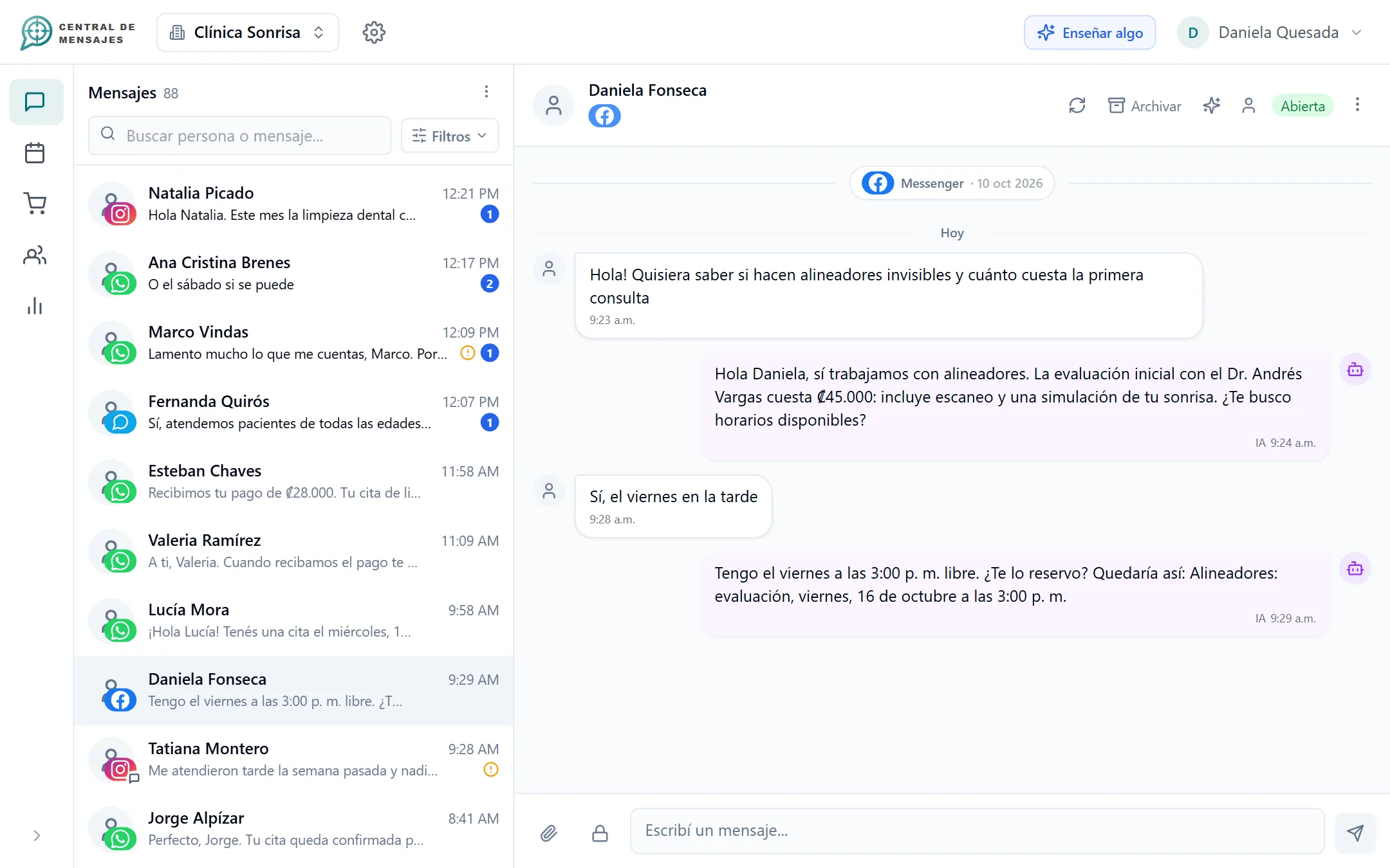 Bandeja unificada con conversaciones de varios canales y chat web en el celular