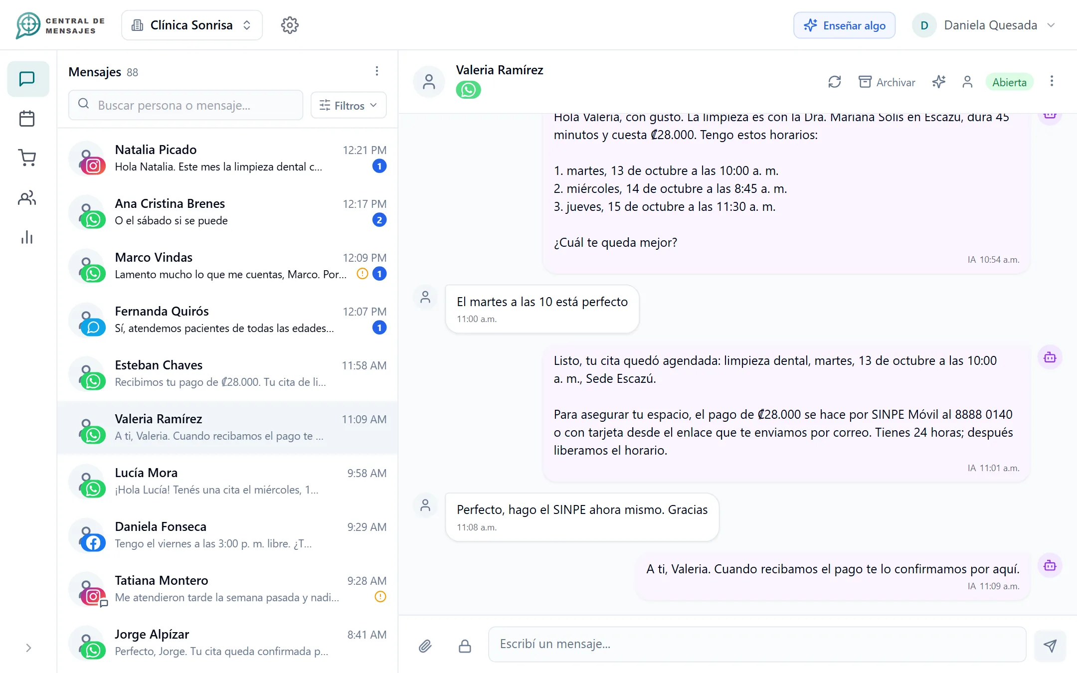 Conversación donde el asistente ofrece horarios y reserva una cita